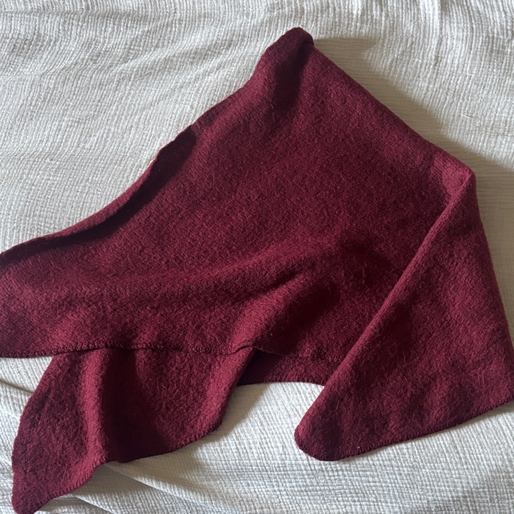 Triangle Scarf - Picture 5 of 7